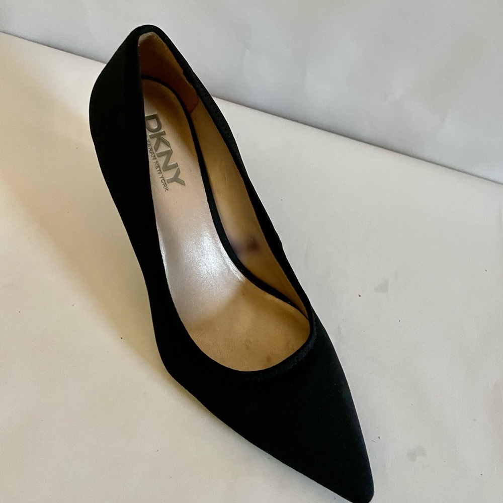 DKNY black textile fabric women’s pumps. Size 10